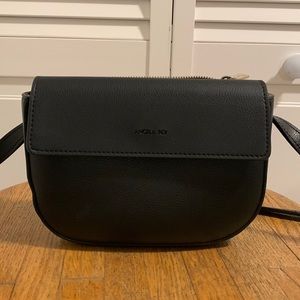 ANGELA ROI Hamilton Round Black Crossbody/Belt Flap Bag